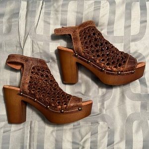 Sbicca Vintage collection platform heels-size 39